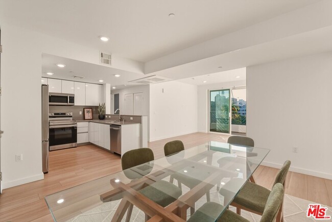 Foto del edificio - 1759 N Gower St