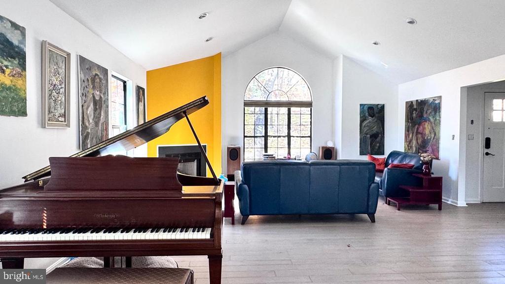 Foto principal - 7011 Fox Chase Rd