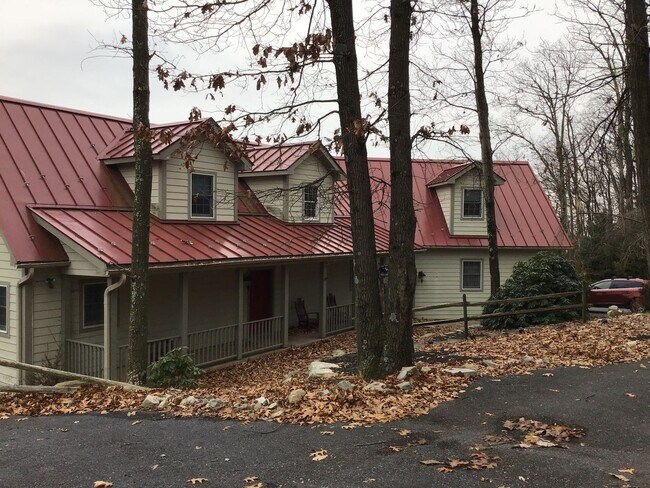 Foto del edificio - 4 br, 3 bath House - 1060 KUHN RD