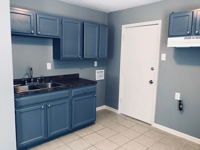 Building Photo - SUPER CUTE WHITEHAVEN HOME AVAILABLE FOR RENT