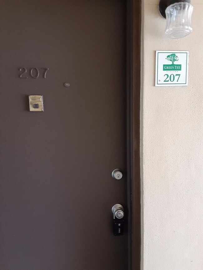 Building Photo - 1830 Maravilla Ave