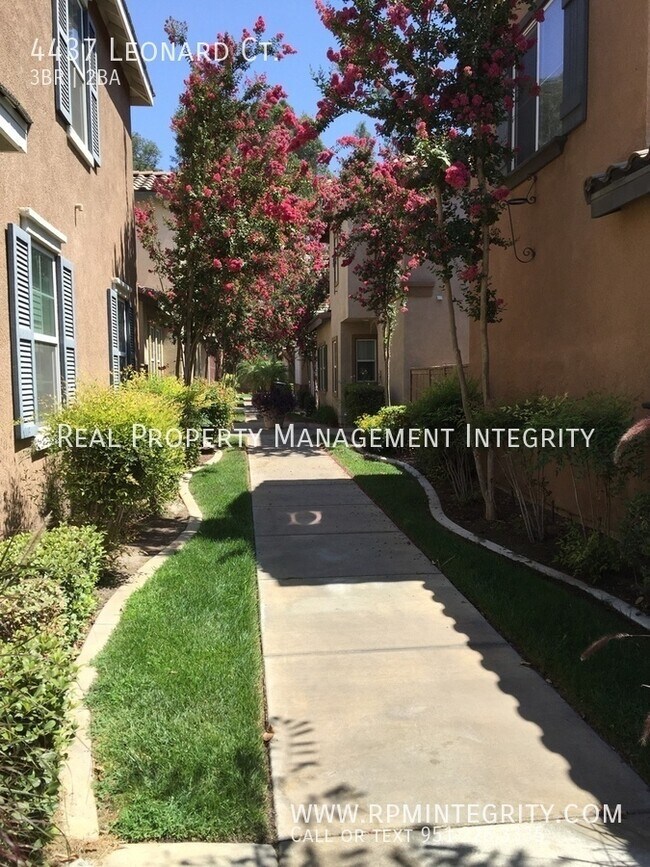 Building Photo - Northern Riverside home in gated community