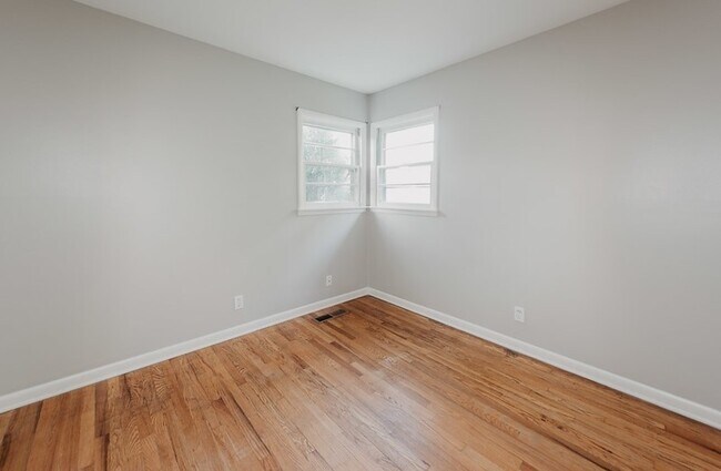 Foto del edificio - 3 Bedroom 1 Bath close to 153