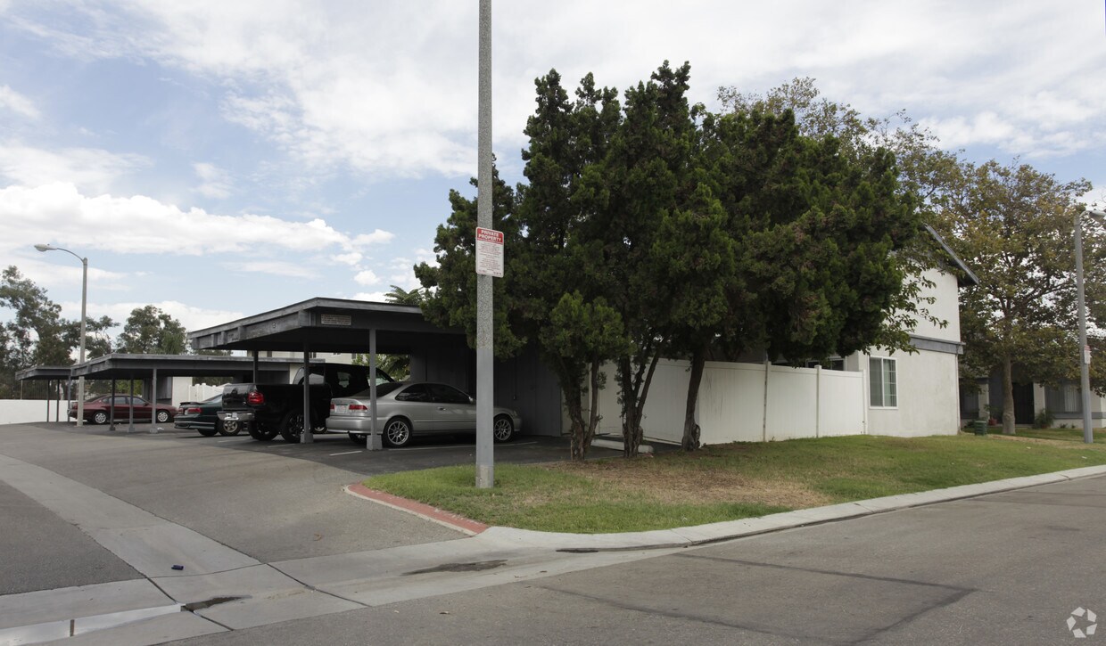 Building Photo - 16751 Village Ln