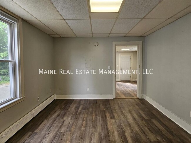Building Photo - 139 Oak St
