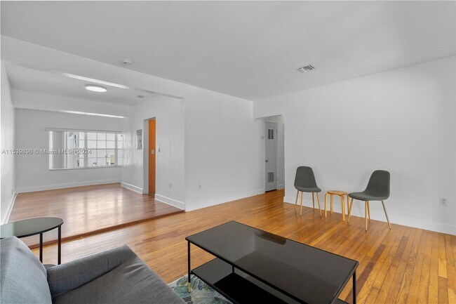 Foto del edificio - 1105 NE 119th St