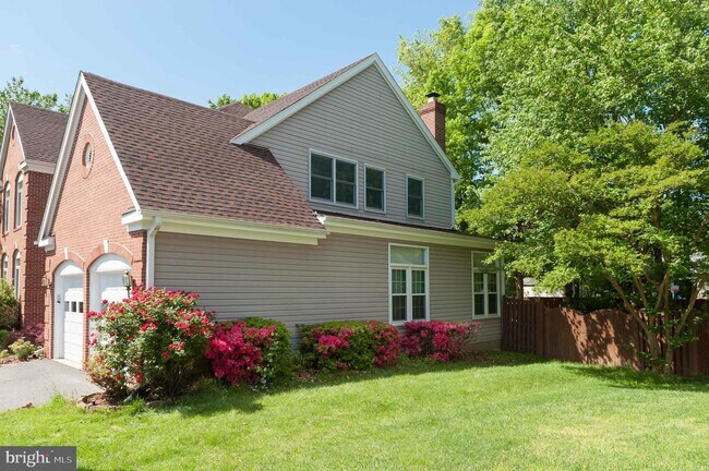 Foto del edificio - 4715 Rippling Pond Dr