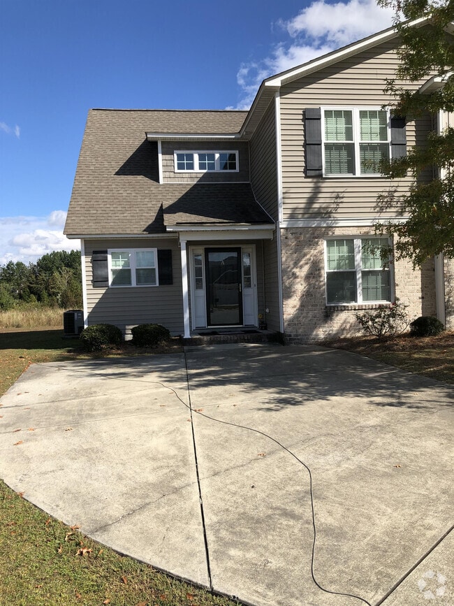 Building Photo - 2205 Chavis Dr