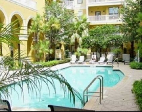 Vista a la piscina - 860 N Orange Ave