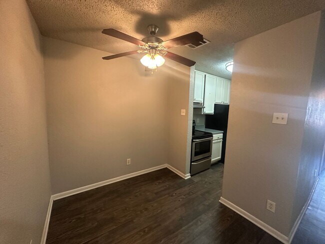 Foto del edificio - 4502 Gaston Ave