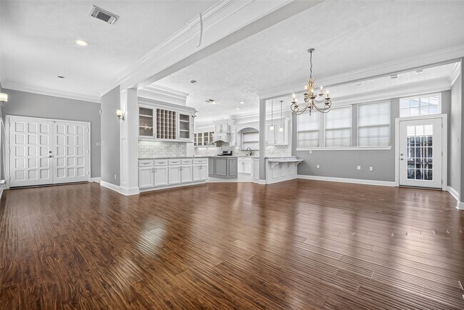 Foto del edificio - 10310 Chevy Chase Dr
