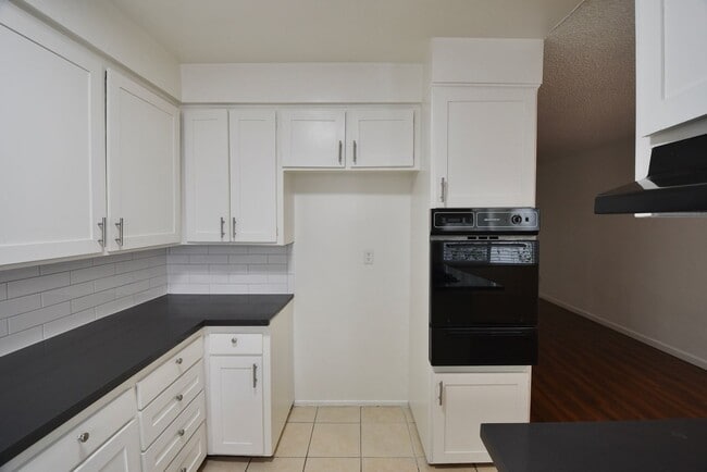 Building Photo - 5455 Bellingham Ave