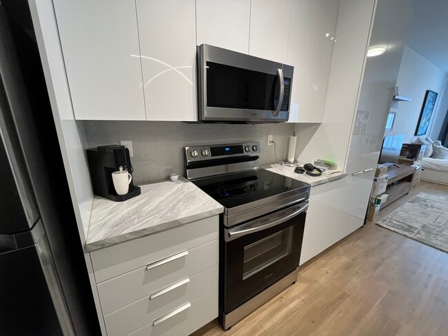 Building Photo - 8649 Rue Hochelaga