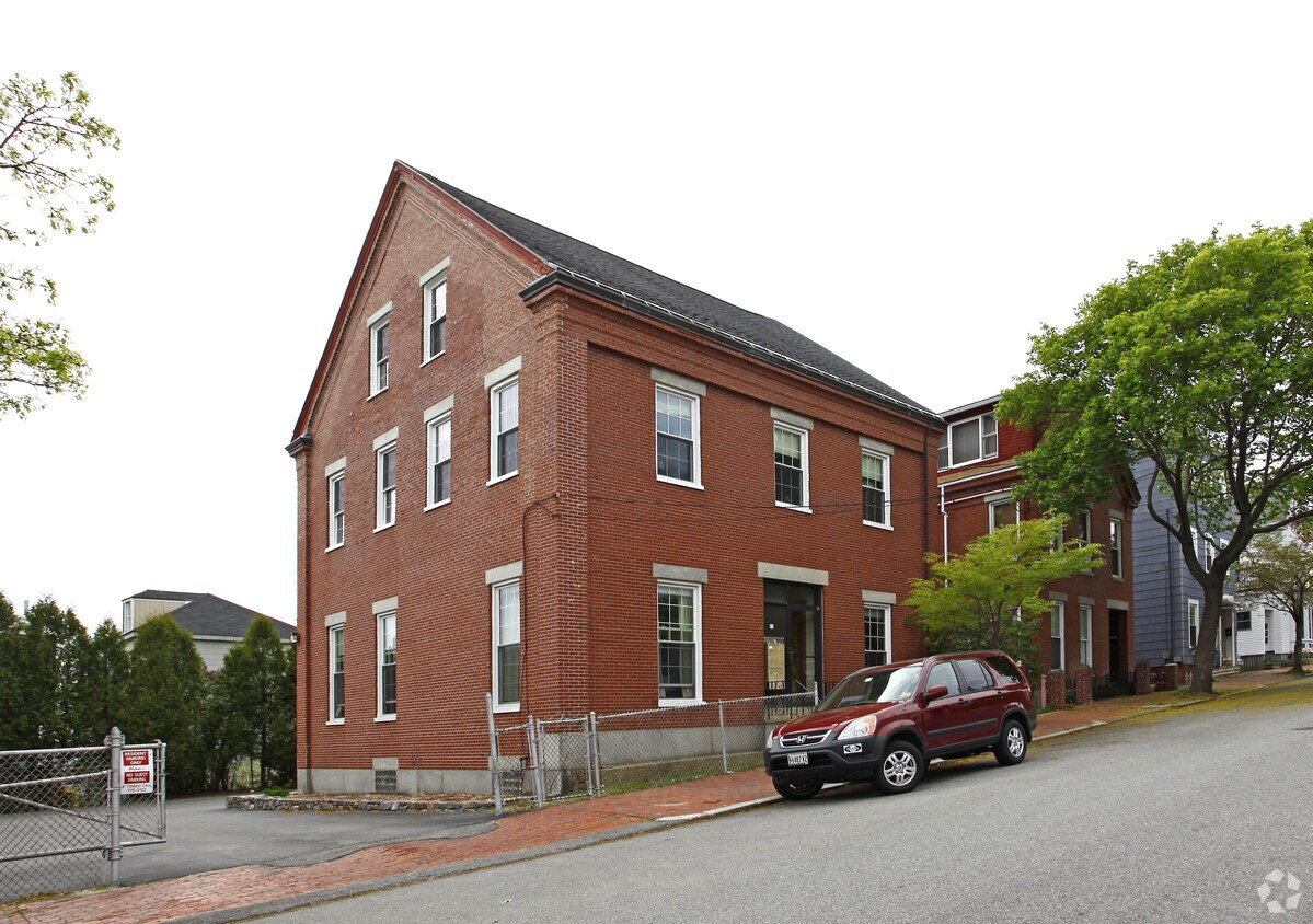 Foto del edificio - 62 Waterville St