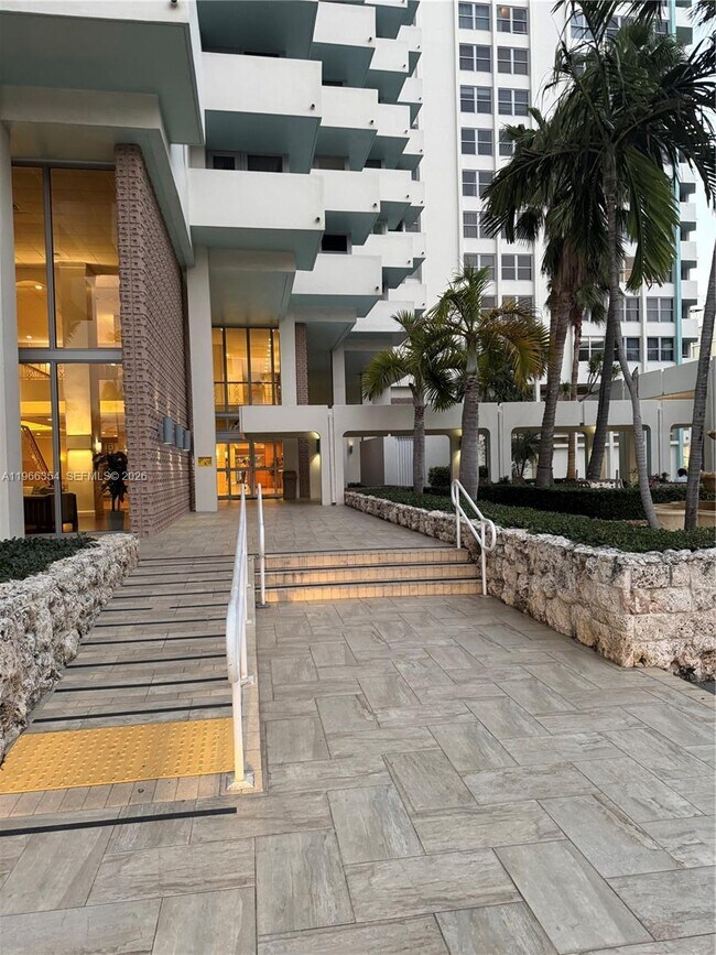 Foto del edificio - 2899 Collins Ave
