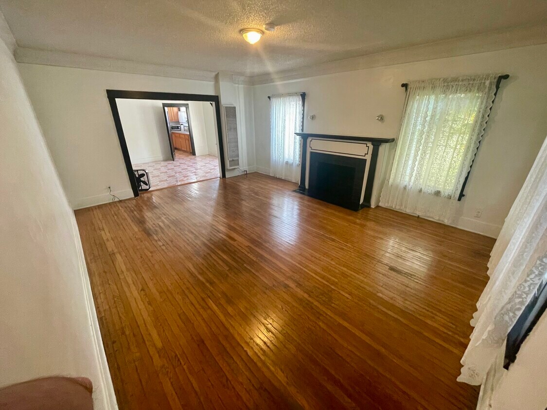 Foto principal - 737 N Harvard Blvd
