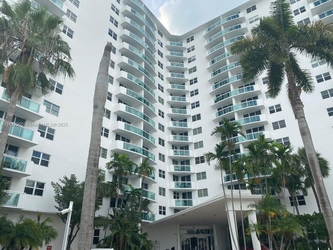 Building Photo - 3001 S Ocean Dr