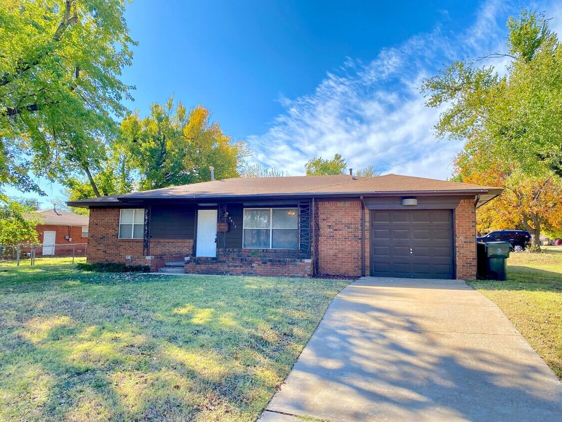 Spacious 3 bed 1 bath with easy access to ... - Spacious 3 bed 1 bath with easy access to ...