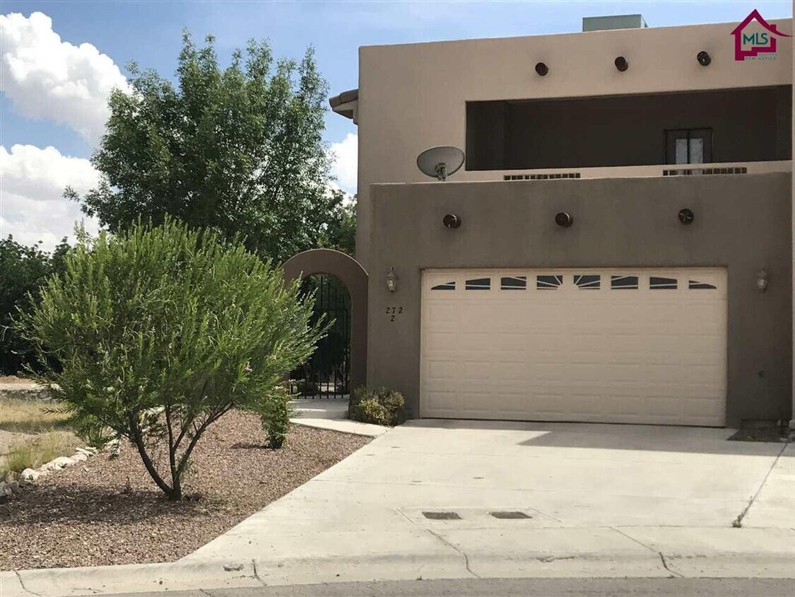 Foto principal - Large Duplex that backs to parks