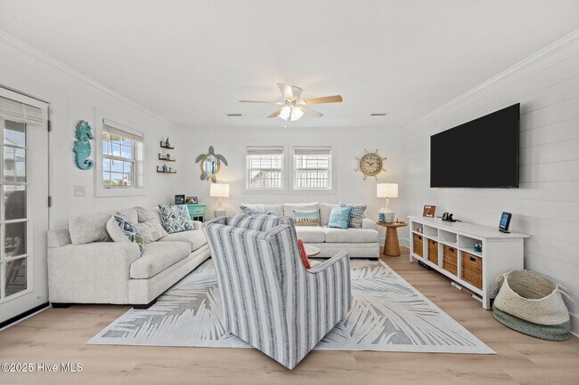 Building Photo - 2660 Island Dr
