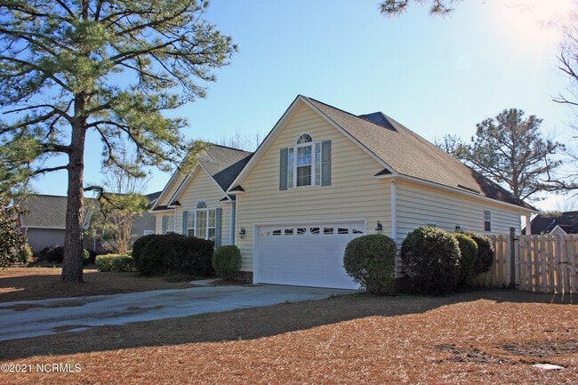 Building Photo - 6204 Sentry Oaks Dr