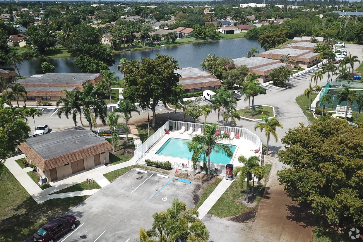 Lakeside Villas Apartments 9404 NW 49th Pl Sunrise, FL