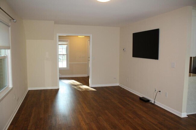 Foto del edificio - 1024 Plantation Ct