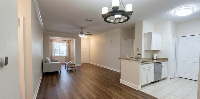 Foto del edificio - Available Now | First-Floor Condo with Washer & Dryer in Winter Garden 1/2 Month Free of Rent