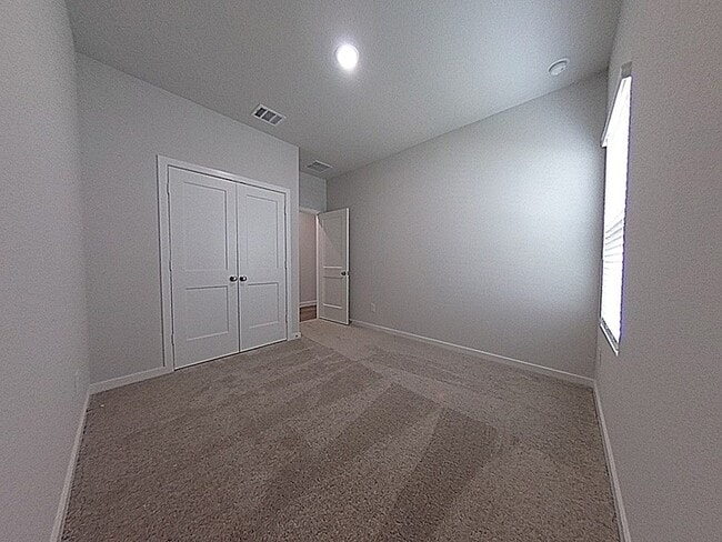 Building Photo - 523 Shoreview Dr