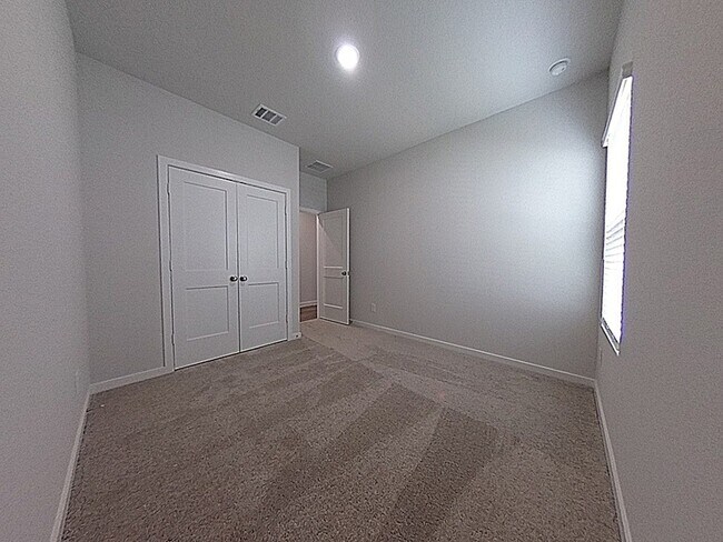 Foto del edificio - 523 Shoreview Dr