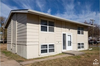 Building Photo - 2975 Salina Ct