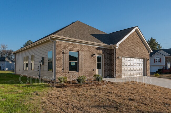 Building Photo - 155 Lincoln Oaks Dr
