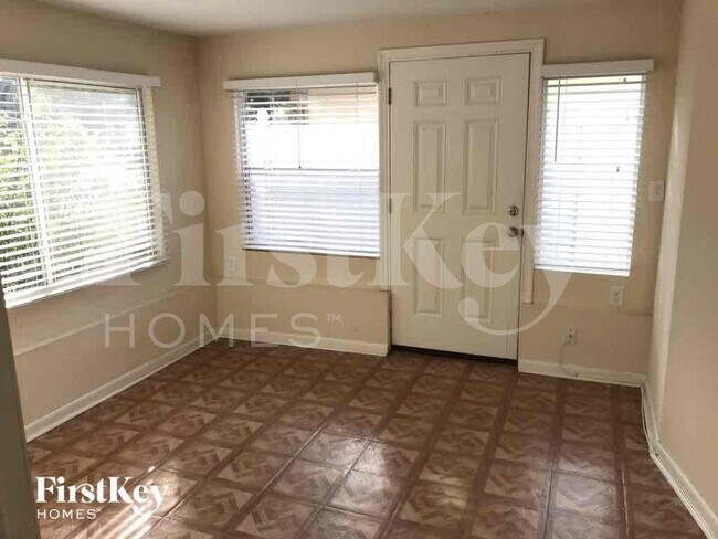 Foto del edificio - 2316 Colby Ln