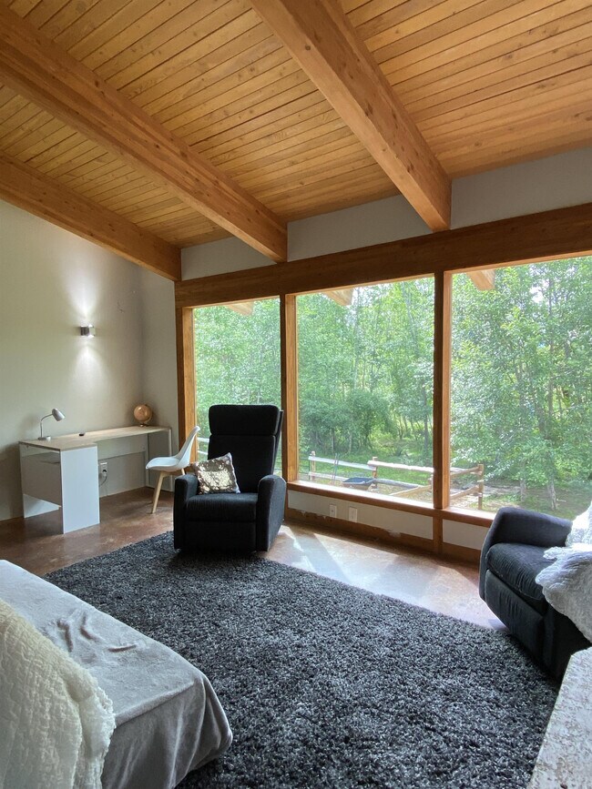 Photo du bâtiment - 1425 Benzon Crescent