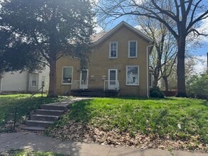 Building Photo - 915 W 14th St