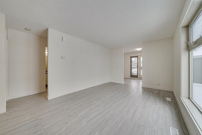 Building Photo - Central Heights Townhomes I