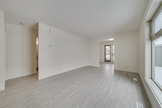 Building Photo - Central Heights Townhomes II