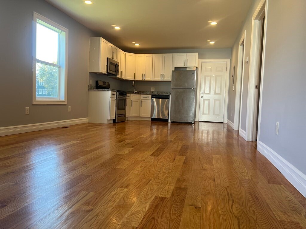 Primary Photo - 15 Lewis Ave