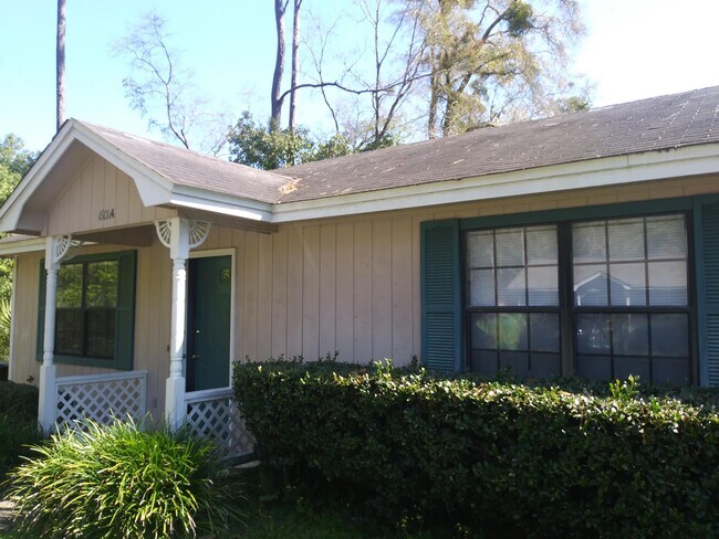 Building Photo - 1601 Coombs Dr