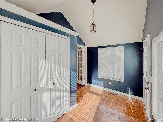 Building Photo - 49 Hovey St