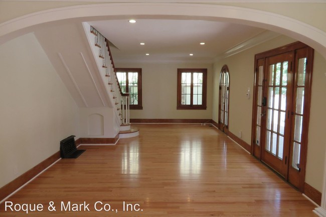 Building Photo - 609 S Burlingame Ave