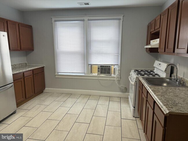 Foto del edificio - 3807 Seven Mile Ln