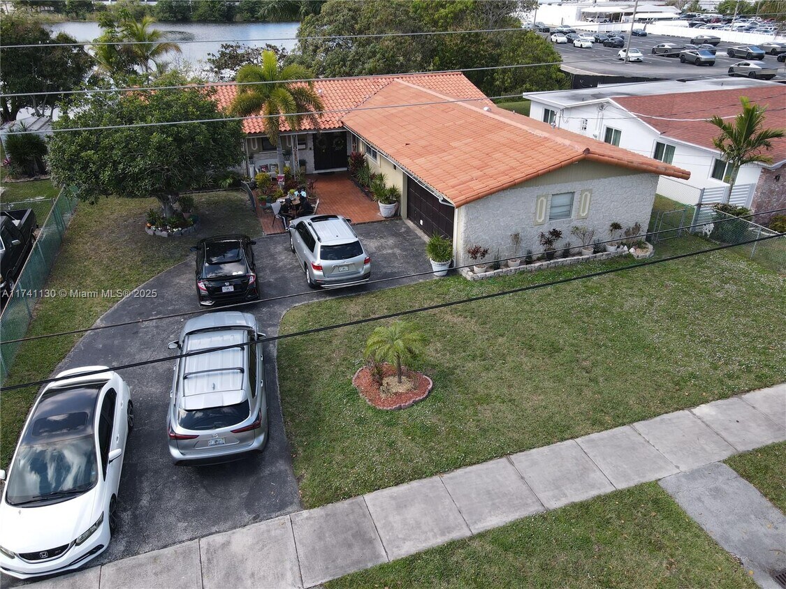 Foto principal - 21100 NW Miami Ct