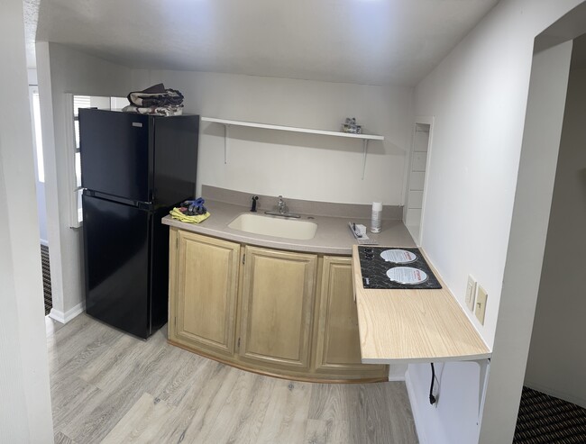 Building Photo - 590 W 200 S