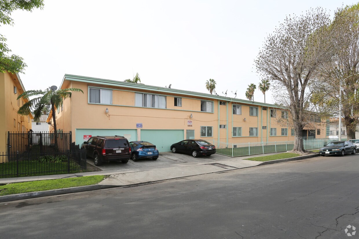 Foto principal - 4534 Pinafore St