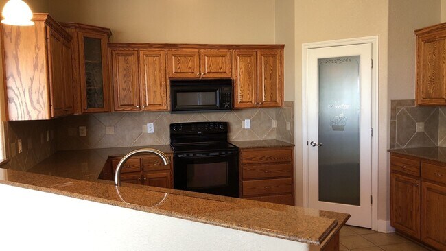 Foto del edificio - COMING SOON!