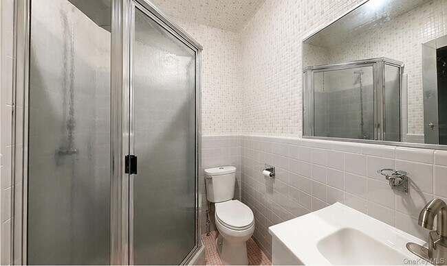Foto del edificio - 217-41 Stewart Rd