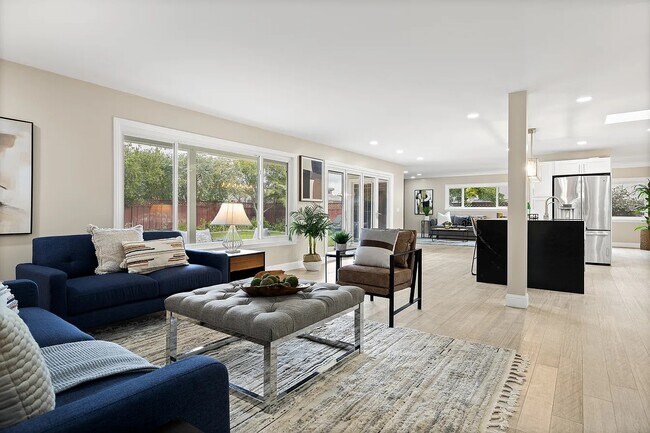 Foto del edificio - 875 Brittany Ln