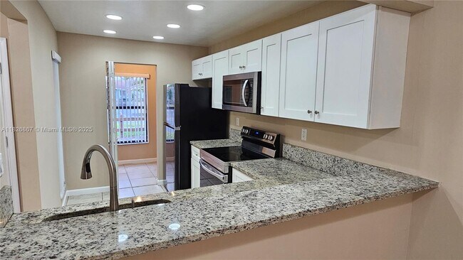 Building Photo - 8048 NW 41st Ct