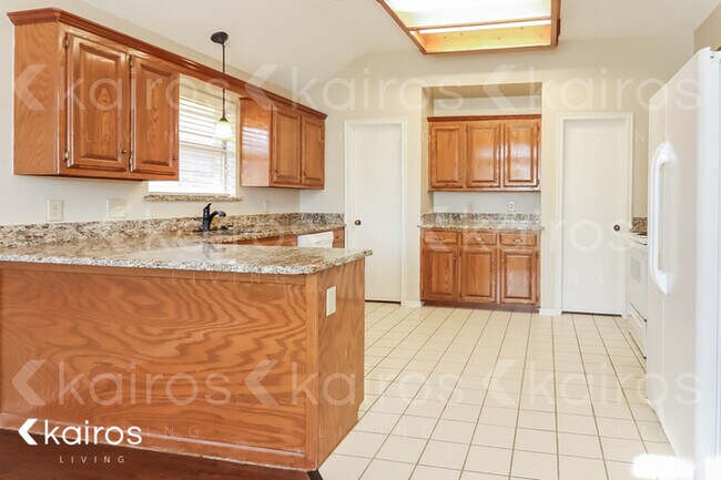 Building Photo - 631 Hunters Way